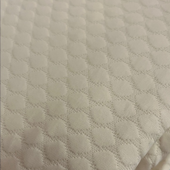 Matouk BRAND NEW IVORY / WHITE Quilted Bedding 94x97 - Picture 3 of 3